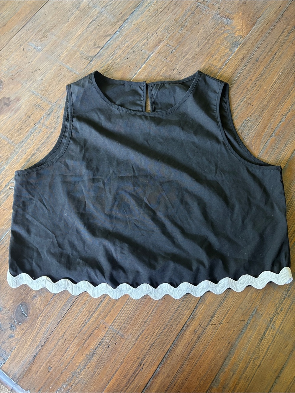 SHEIN size L black with white scalloped trim cropped tank and short set - Picture 8 of 12